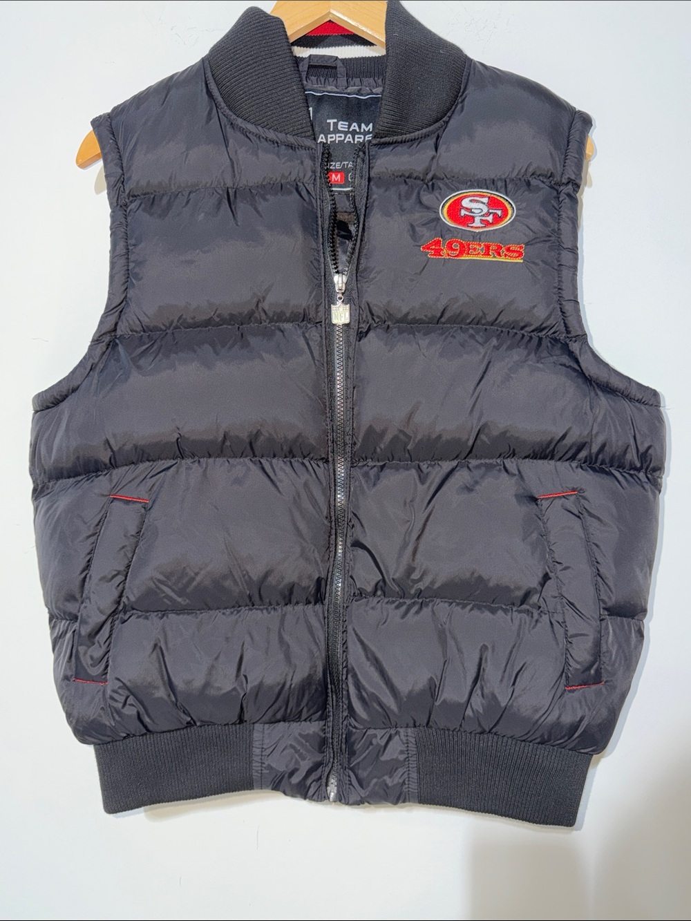 NFL Team Apparel women’s Black Puffer Vest with San Francisco 49ers Patch Med